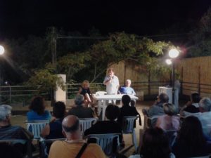 Presentazione del libro "La Camorra e le sue storie" di Gigi Di Fiore, tenutasi sulla terrazza della Libreria del Mare di Caprioli, a Pisciotta, il 16/08/2016.