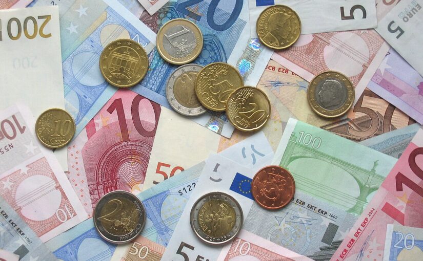 Promesse di guadagni immediati. Cosa si nasconde dietro gli imbonitori digitali.